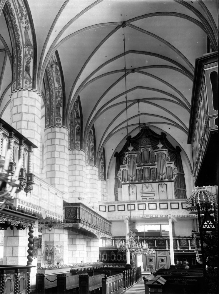 and after the restoration (1909), west side view of the organ gallery